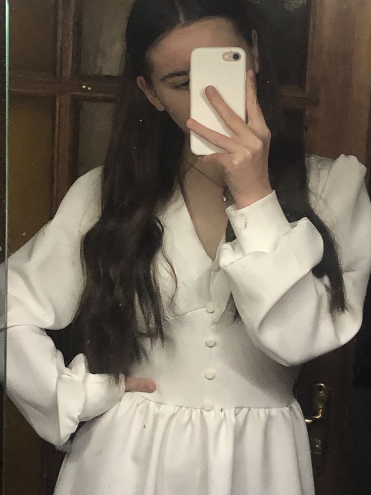 Біля сукня