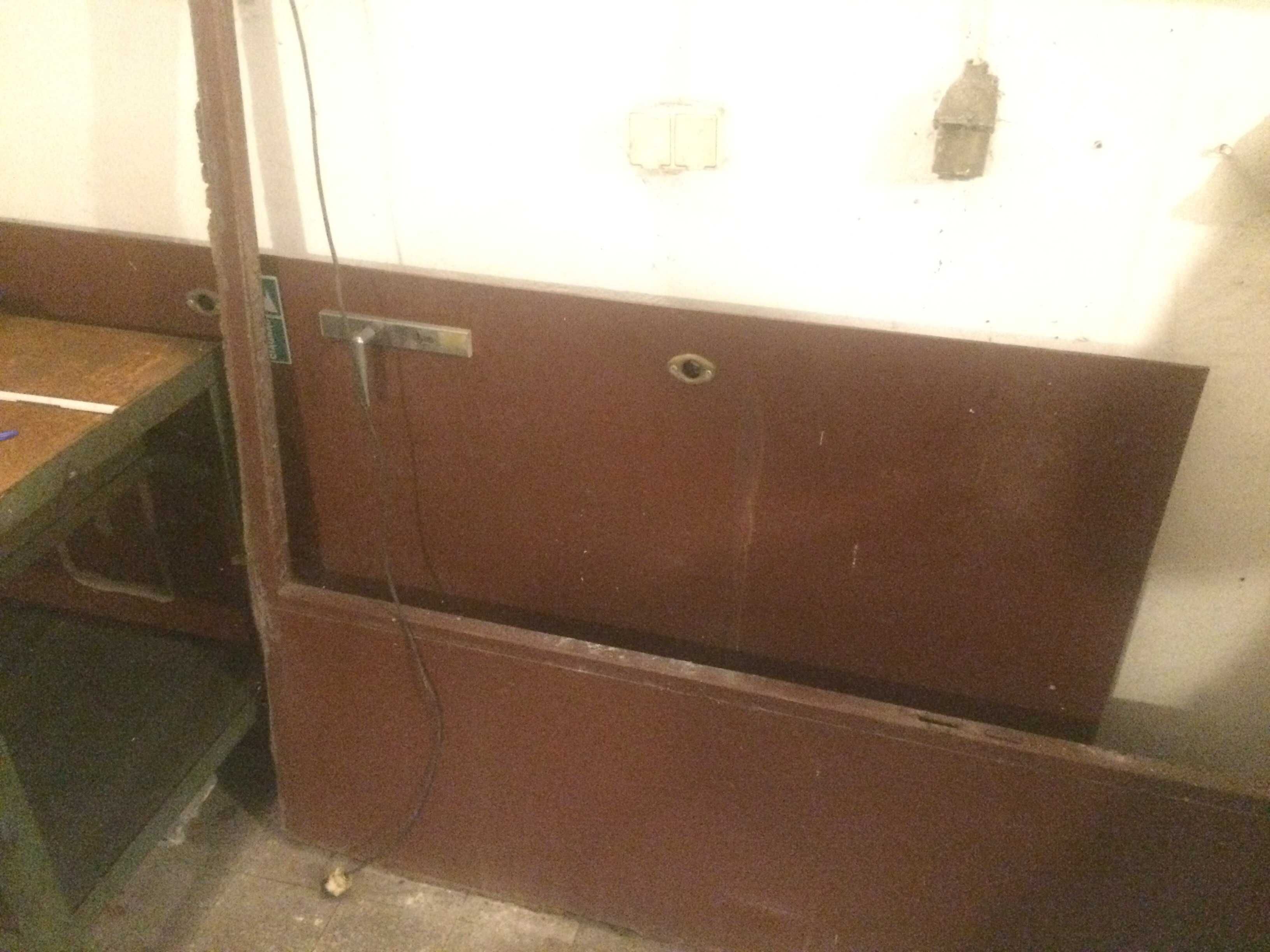 Drzwi stalowe z rama - prawe