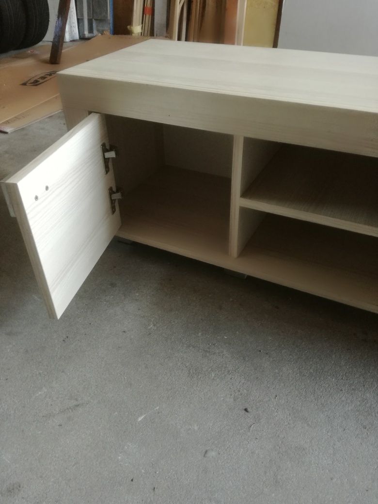 Stolik pod telewizor