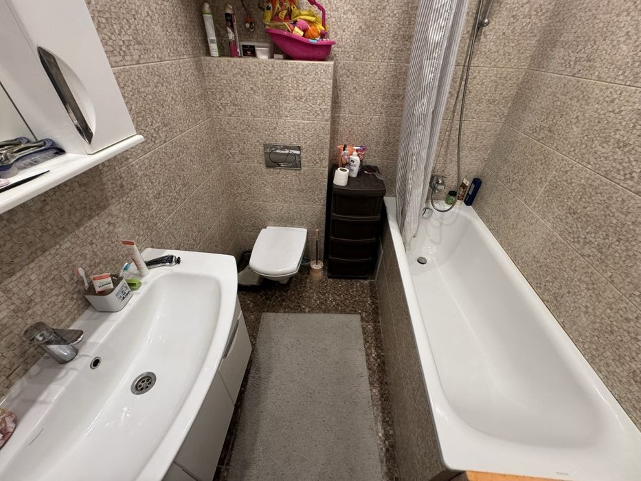 Просторий 3-кімнатний Котедж з ремонтом в районі Ранкове!