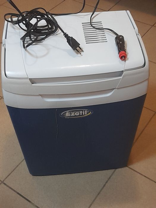 Авто холодильник *Ezetil'-12V/220V*26л.