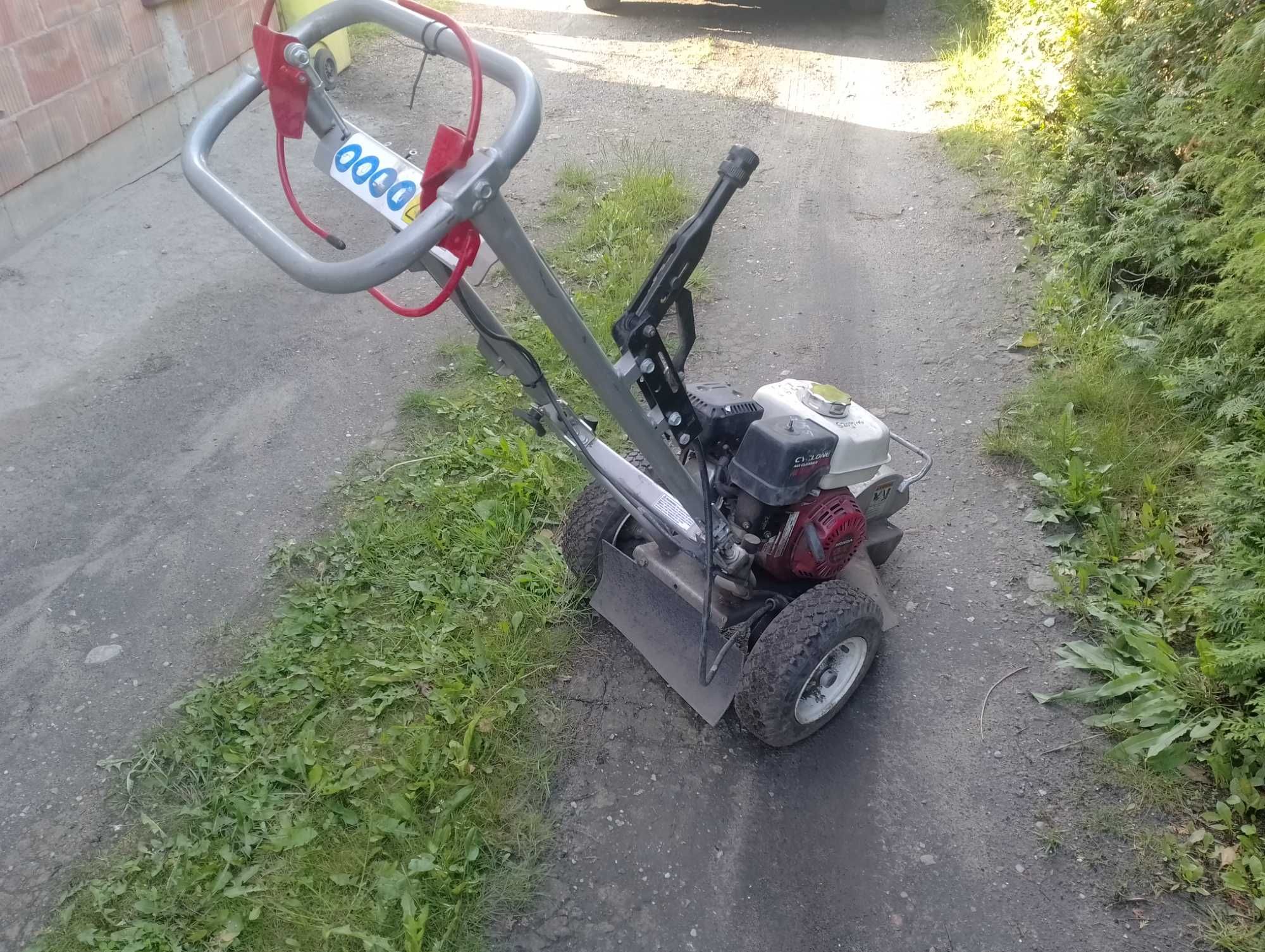 Frezarka (rozdrabniarka) do pni Dosko 200-6H Honda silnik