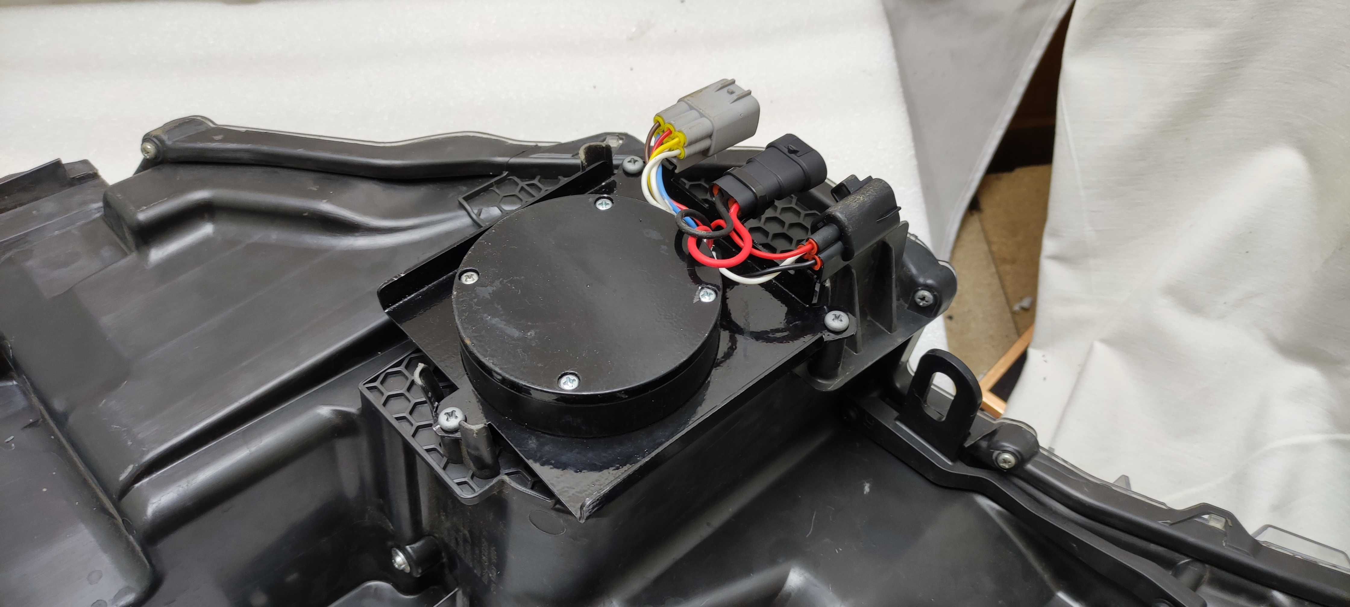Фары бу Toyota C-HR 16-21 USA  8117010A00 и 8113010A00