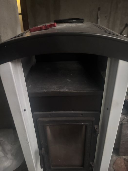 Камін , піч , домашній камін