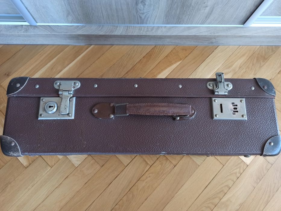 Duża walizka z czasów PRL