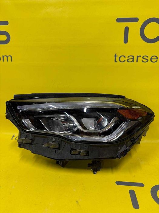 Запчастини на Mercedes Benz 2022 GLA 35 AMG Ліва фара A2479068906
