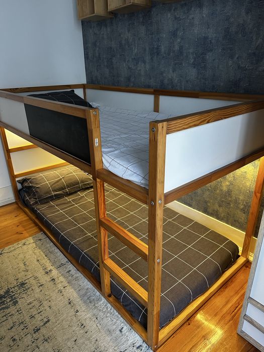 Beliche em madeira IKEA modelo Kura