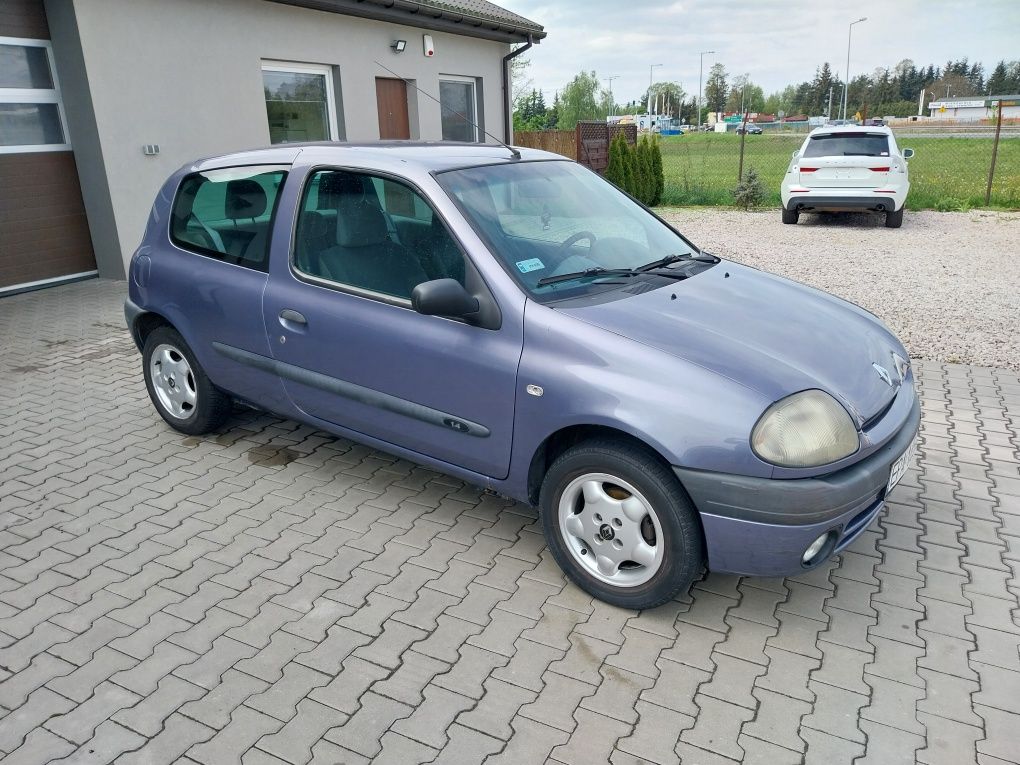 Clio 1.4, zdrowe z klimą