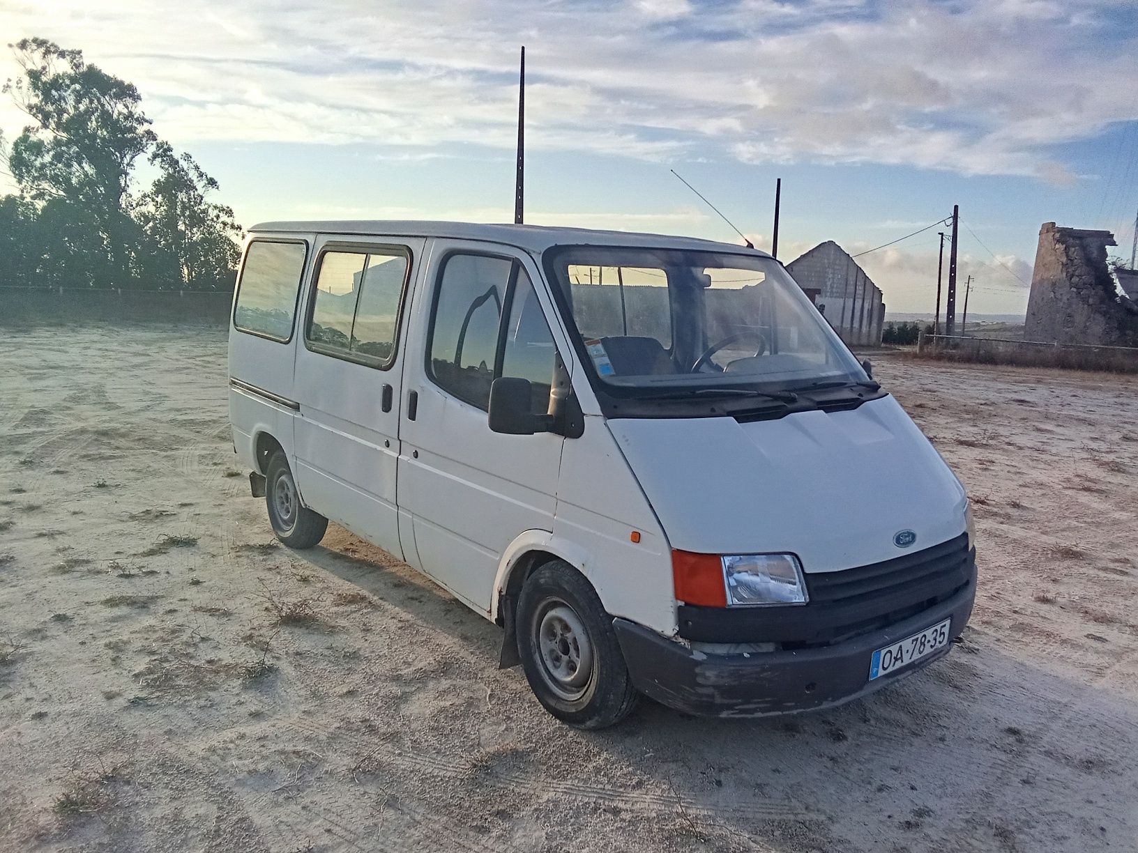 Ford Transit L100 9 lugares