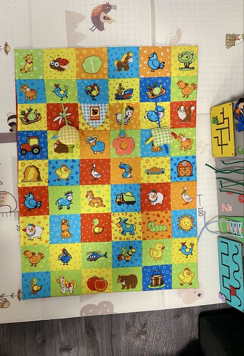 Розвиваючий яскравий коврик для малюка