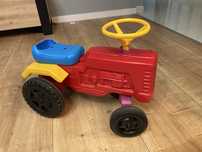 Klasyczny retro jezdzik traktor bajtruck