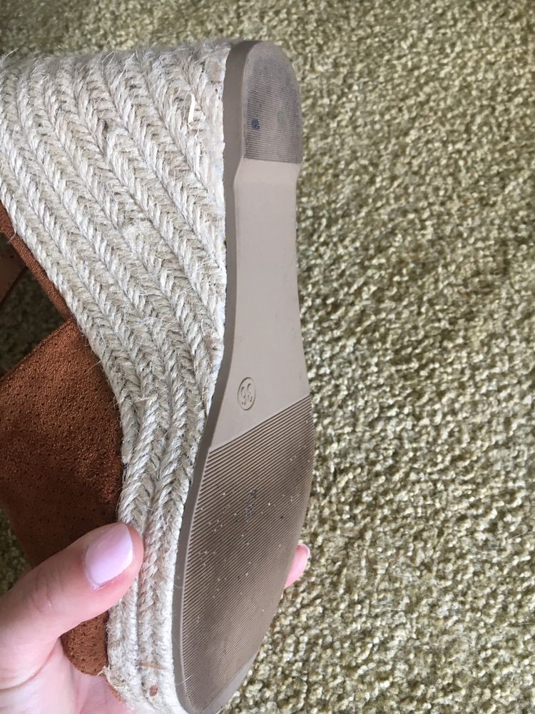 Buty na koturnie 36