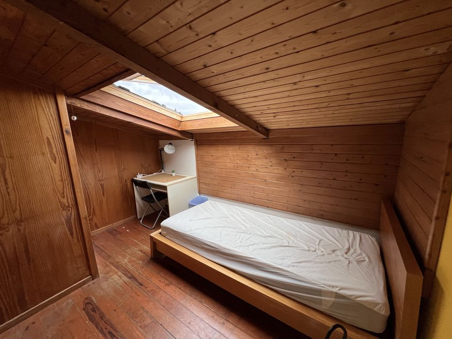 Aluga-se quarto na Ajuda