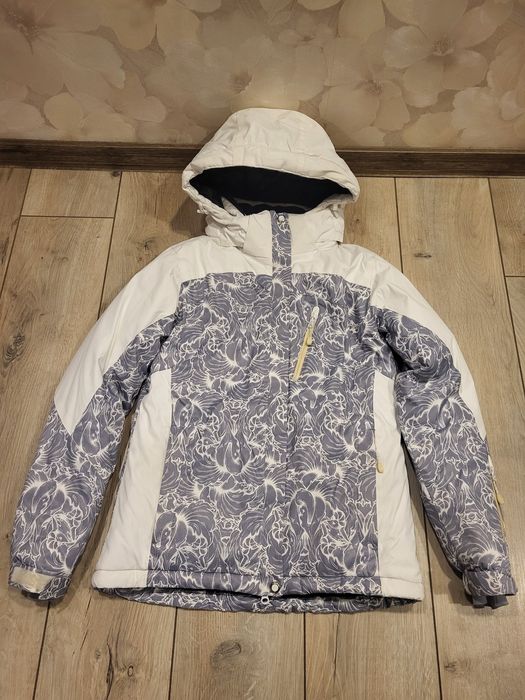 Жіноча гірськолижна курточка.