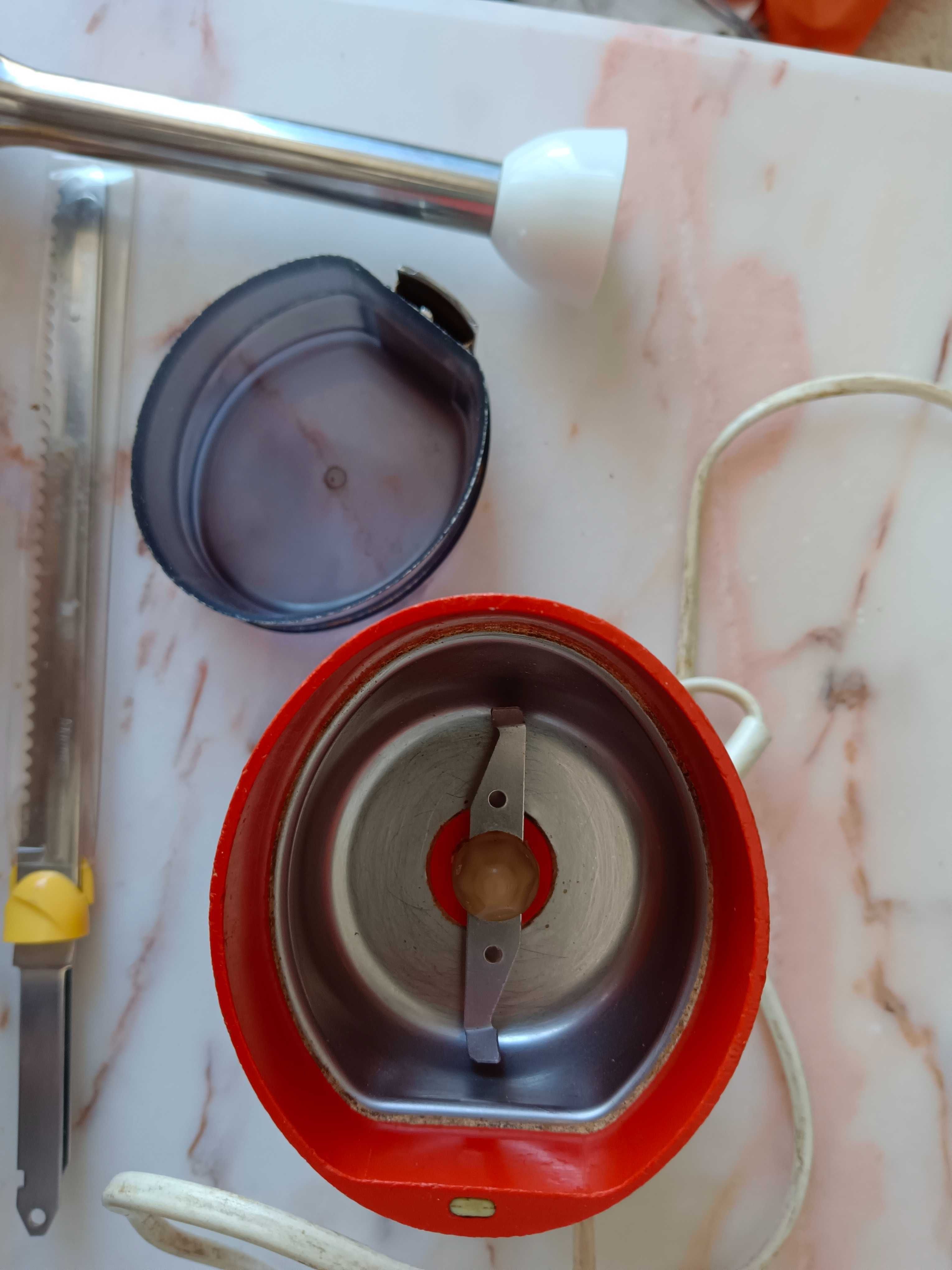 Varinha mágica + moinho de café + faca eléctrica