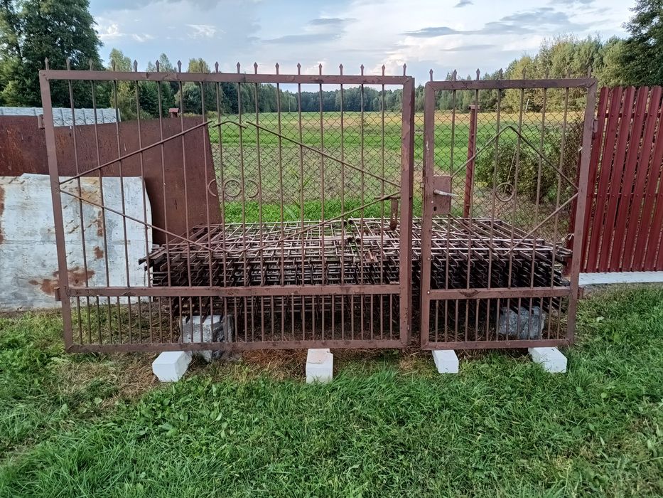 Brama wjazdowa jednoskrzydłowa i furtka, masywne, stabilne