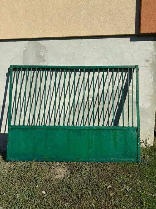 Секції забору...