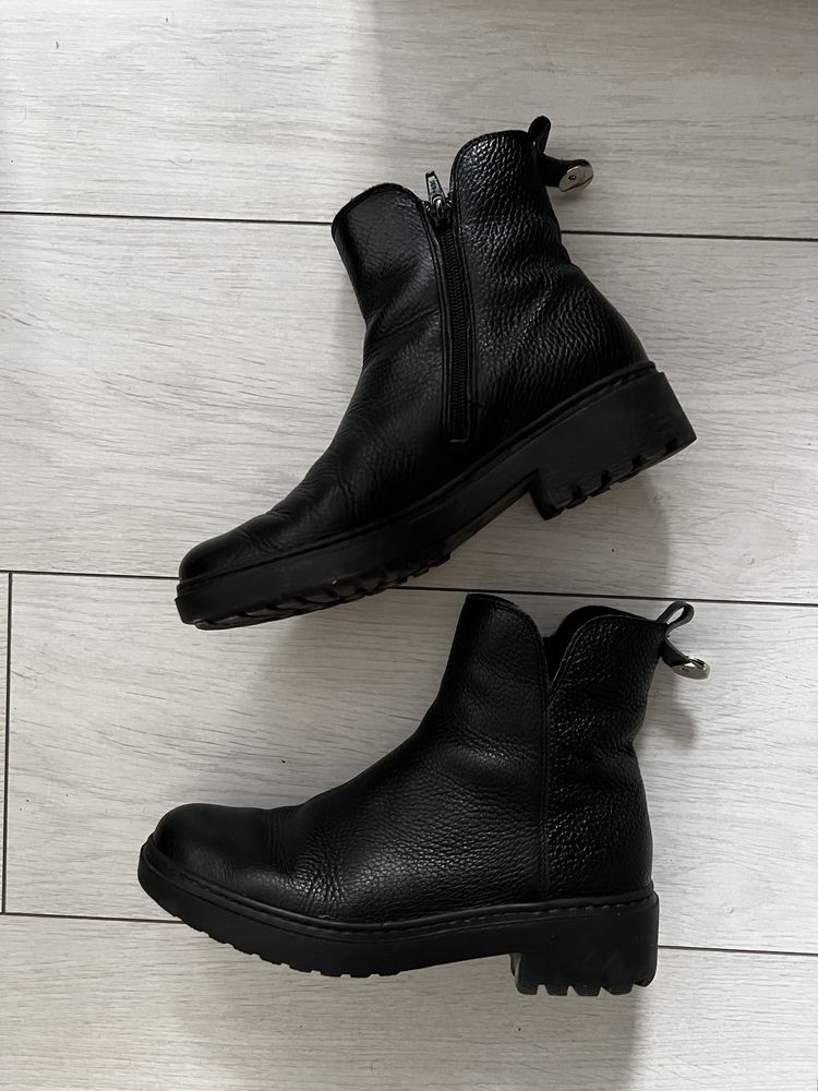 Ryłko czarne skórzane buty botki sztyblety