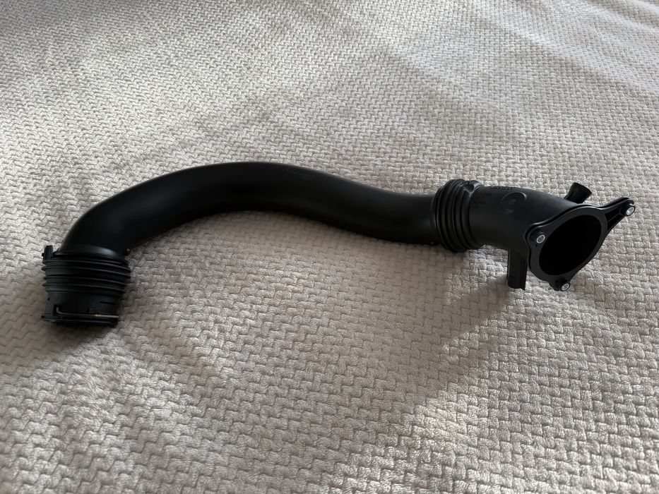 Патрубок BMW 13718601683 трубка інтеркуллера G01,F30.