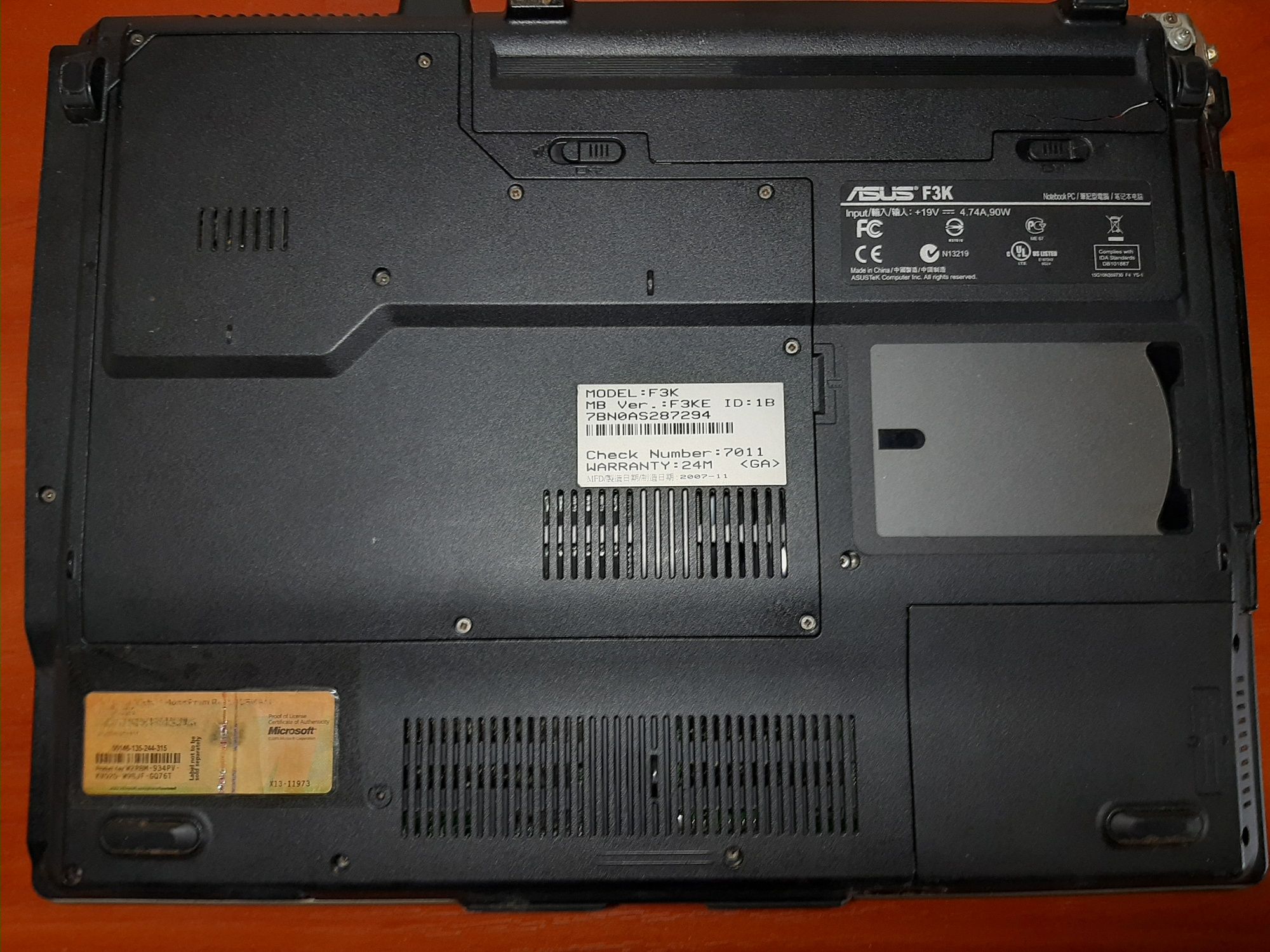Продам 2 ноутбка ASUS и ACER, в комплекте 2 зарядки