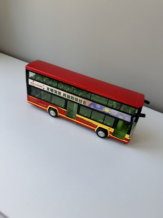 Автобус транспорт іграшки машинки