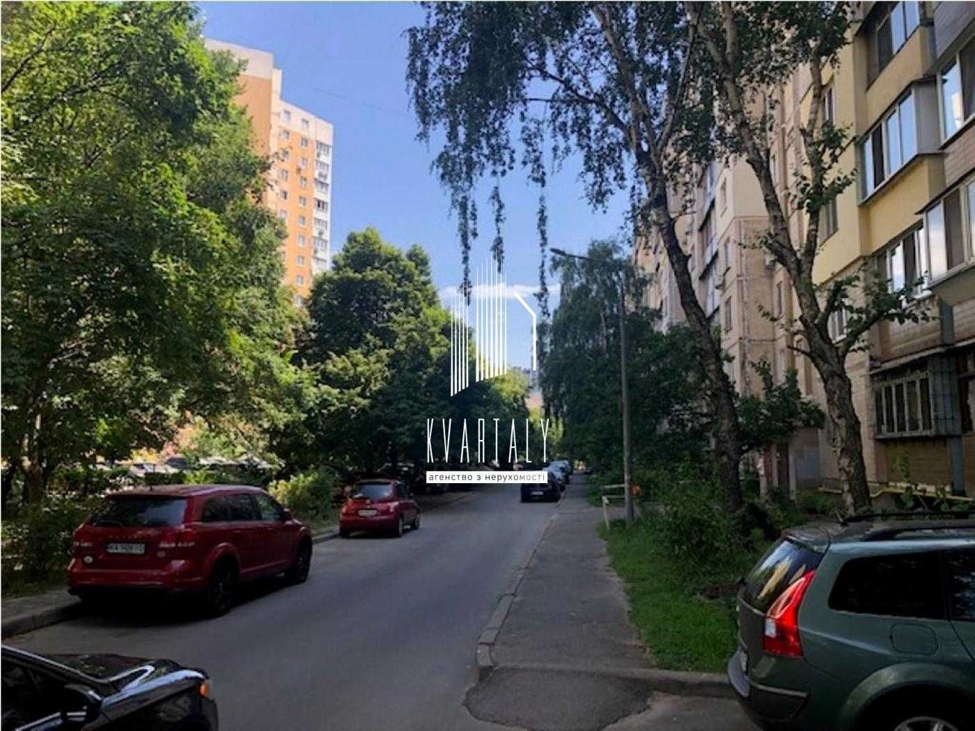 Продам Без% Шулявська Двустороння вул. Ніжинська, 7 Караваєві дачі