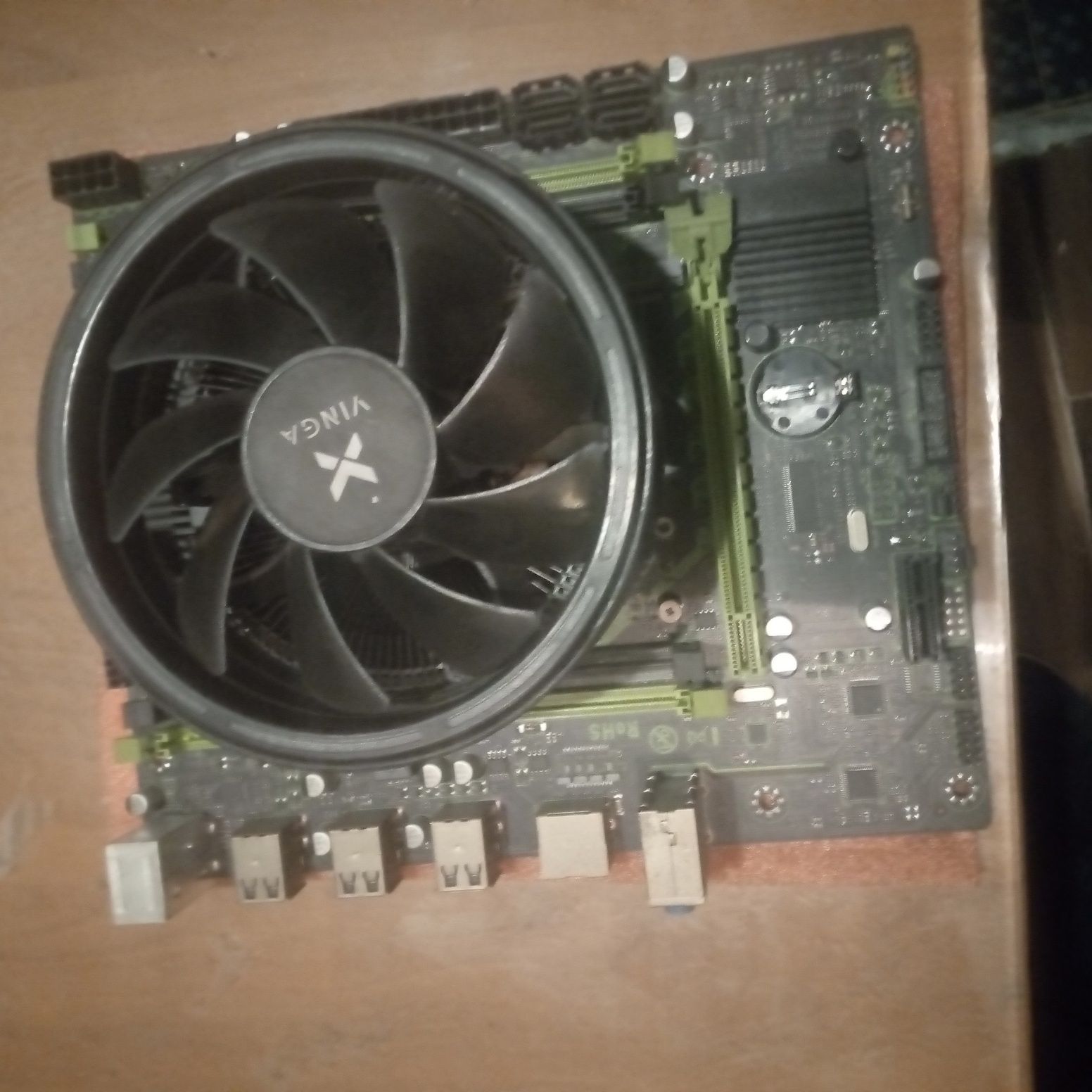 Intel Xeon 2011 V3/4 i7 Ryzen
