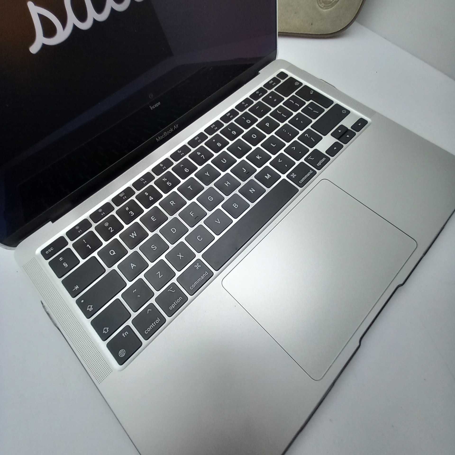 Laptop Macbook Air M1 13,3 " Apple M 8 GB / 256 GB srebrny 96%