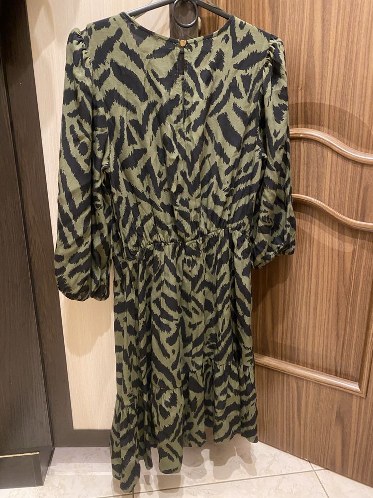Продам сукню F&F
