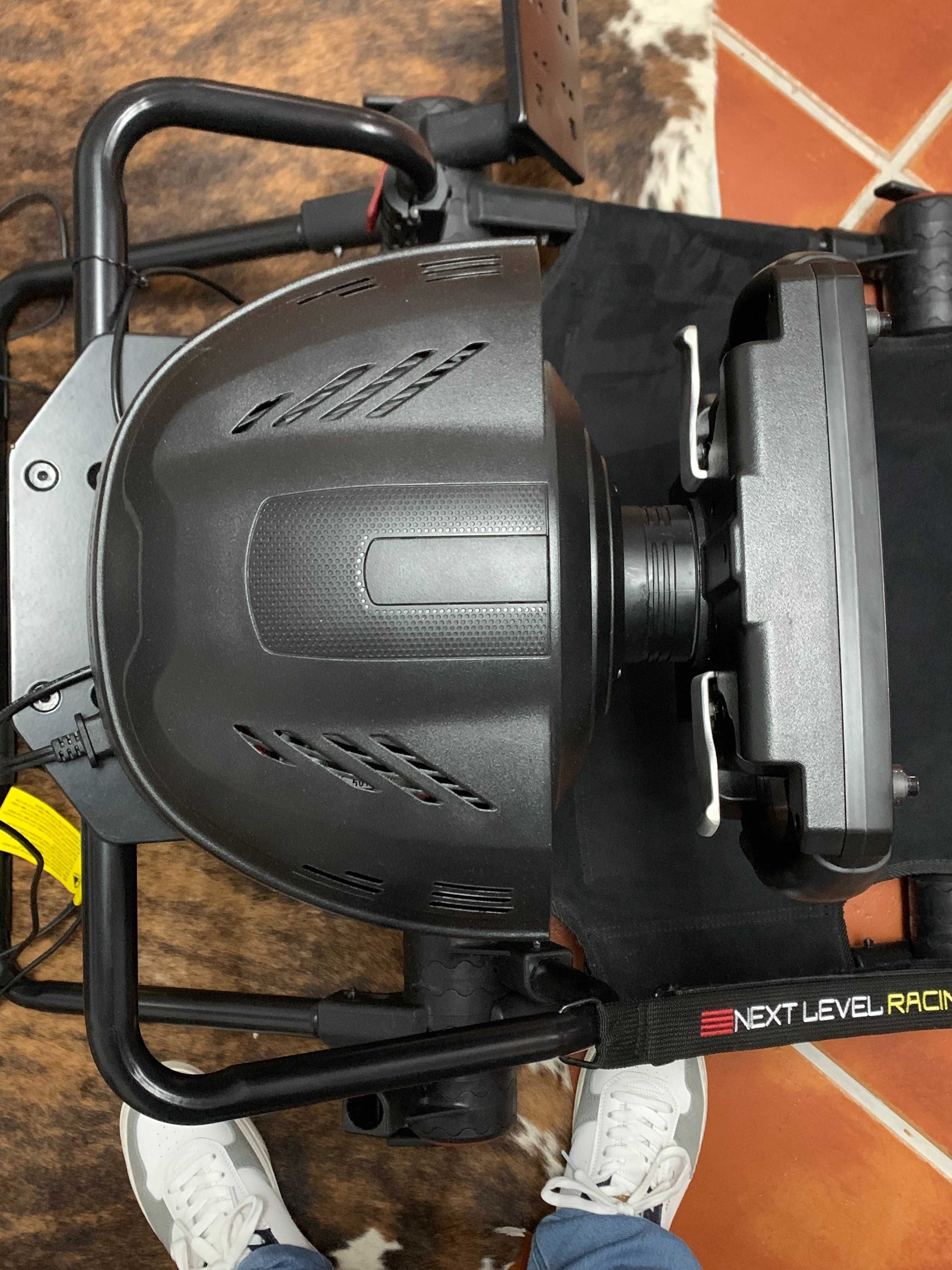 Simulador de corridas completo (Cockpit, Volante FERRARI F1 e Pedais)