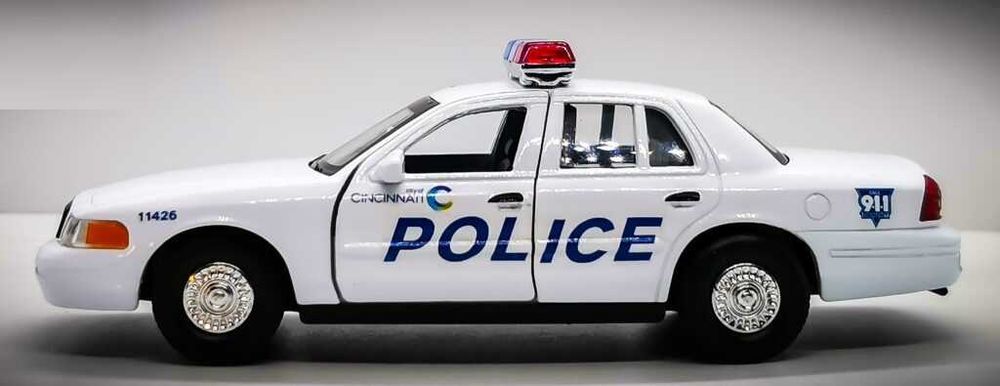 Model 1:43 Welly - Ford Crown Victoria Cincinnati Police (USA)