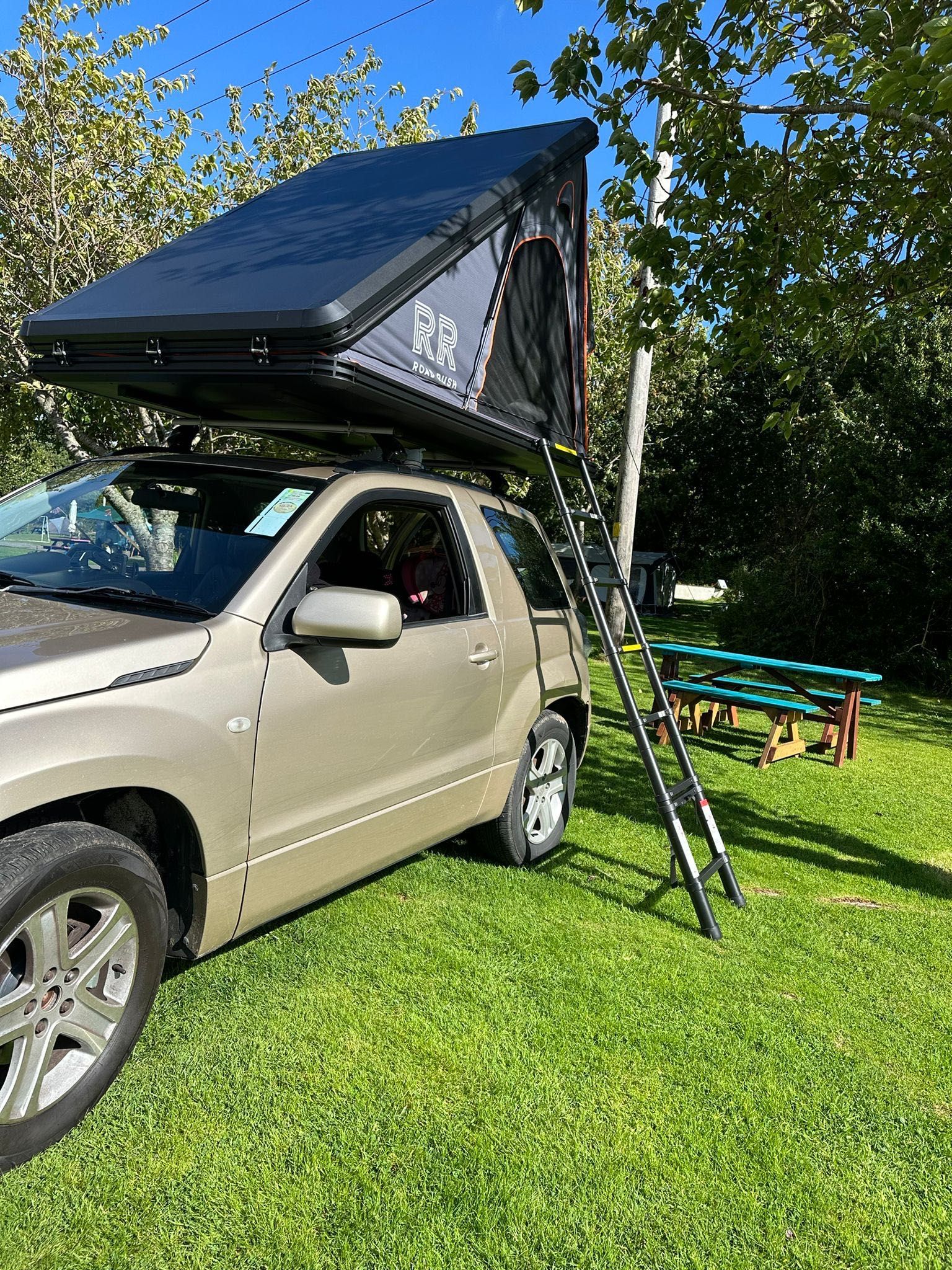 Tenda overland rígida com isolamento térmico