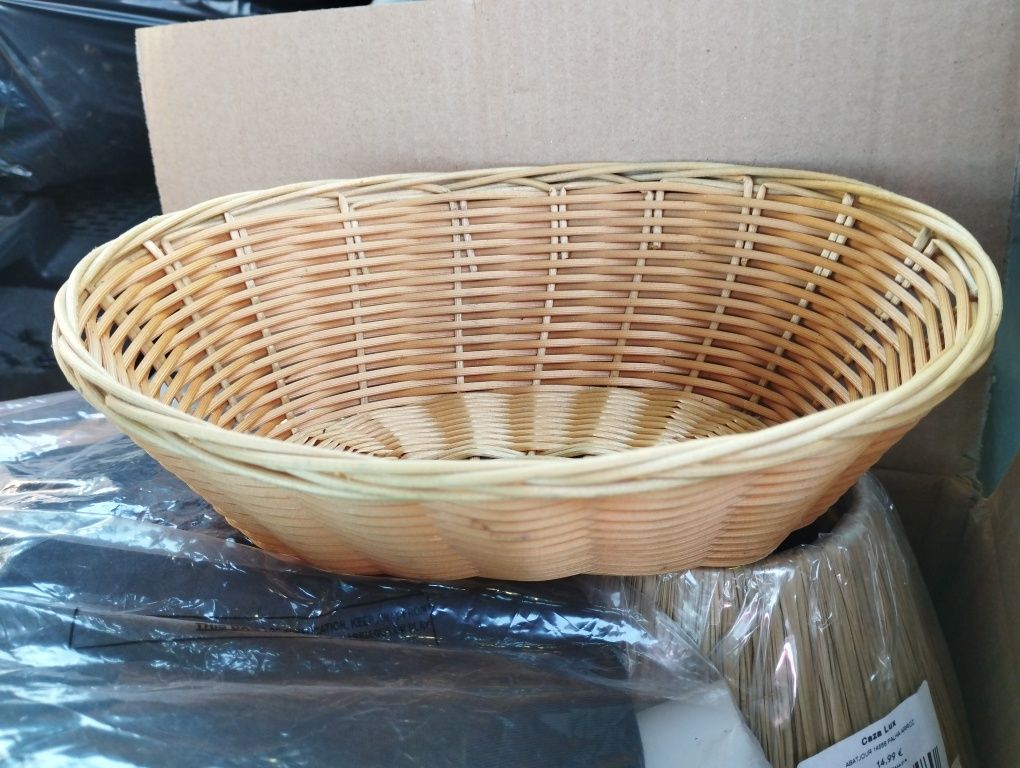 Vende se 10 cestos para pão