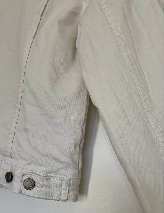 Casaco de ganga branco com botões (sinais de uso) (Clockhouse, tam 38)