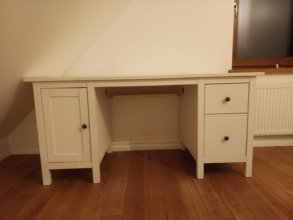 Białe drewniane biurko Hemnes