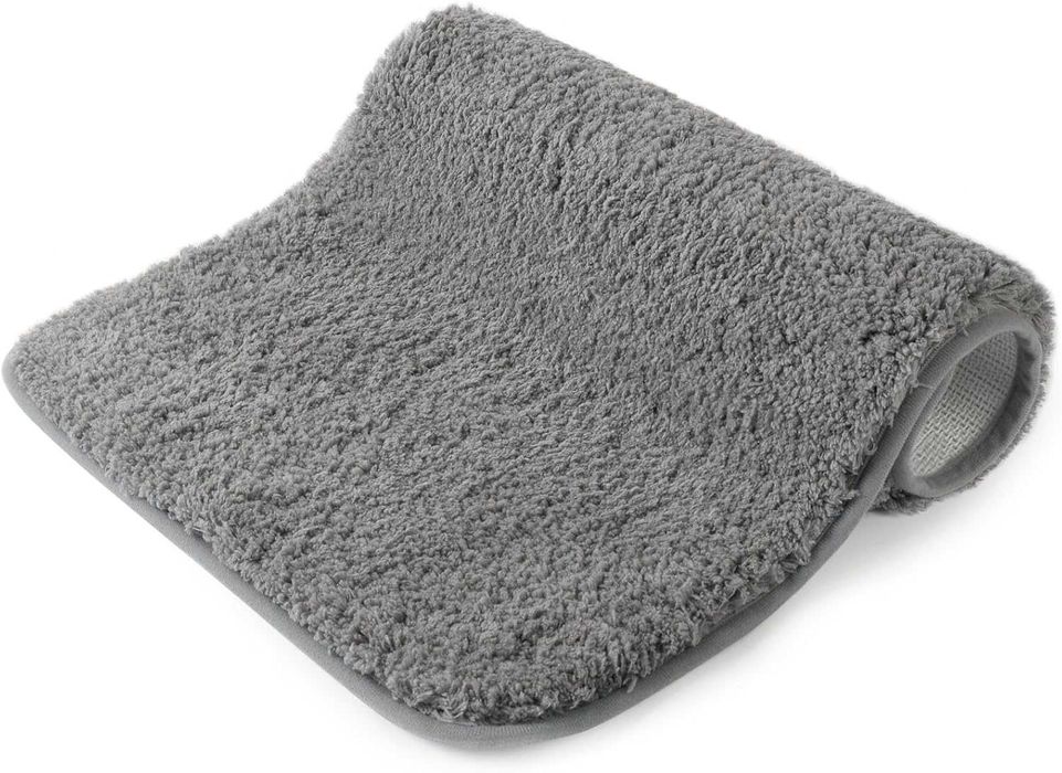 Puszysta mata łazienkowa z mikrofibry,antypoślizgowa ,miękka i chłonna