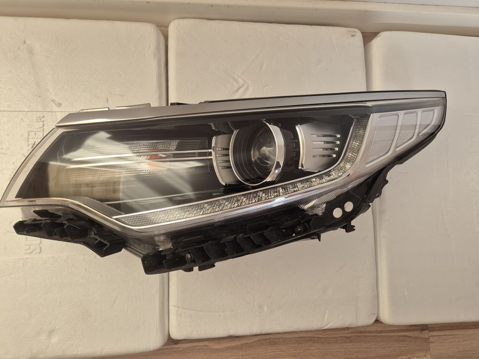 Kia Optima reflektor lewy xenon