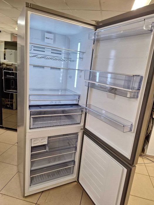 Продам б/у двокамерний холодильник  Beko RCSA366K30XB NoFrost б/в