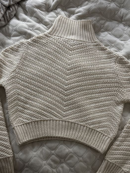 Білий светр з вовни otaje