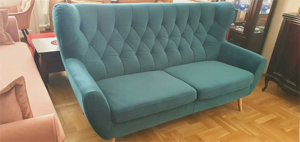 Modna komfortowa pikowana sofa VOSS w niższej cenie zielona