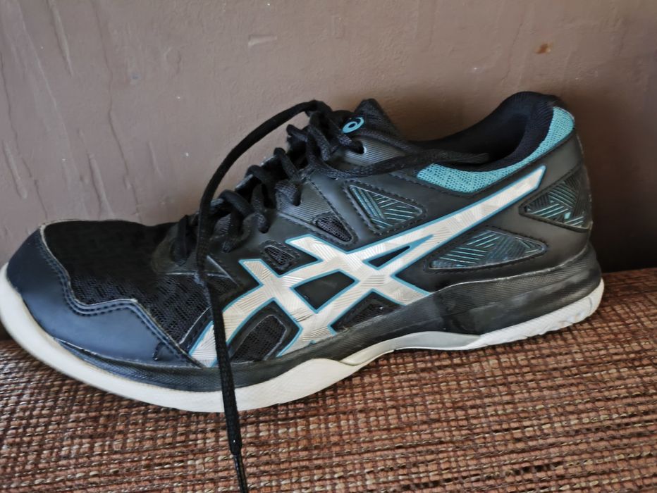 Buty do piłki nożnej halówki Asics stan idealny jak nowy