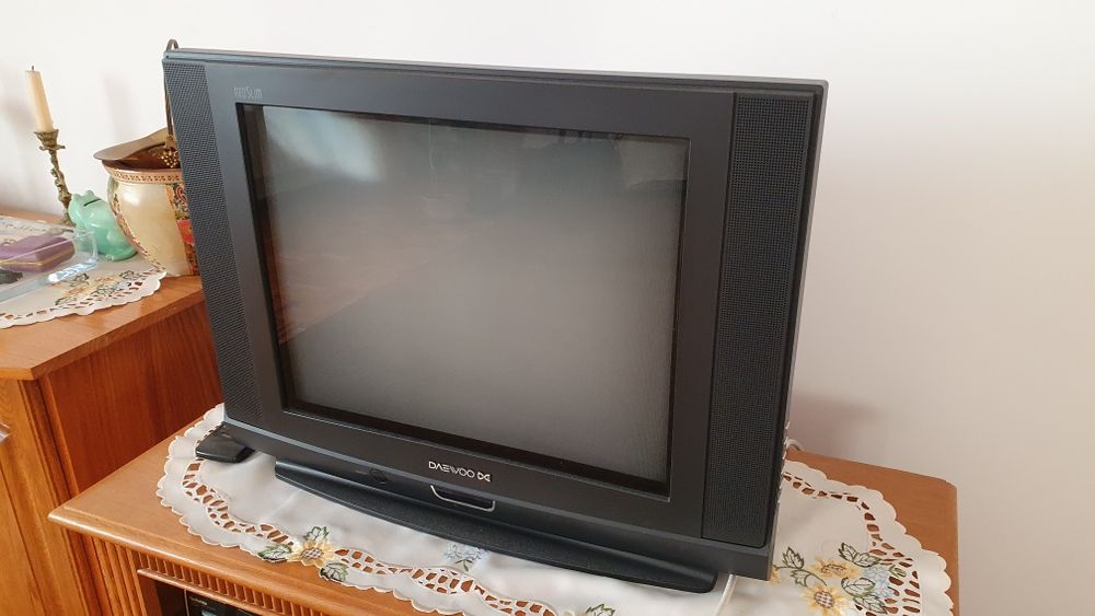 Stary sprzęt. Zabytki techniki. Telewizory, odtwarzacze.