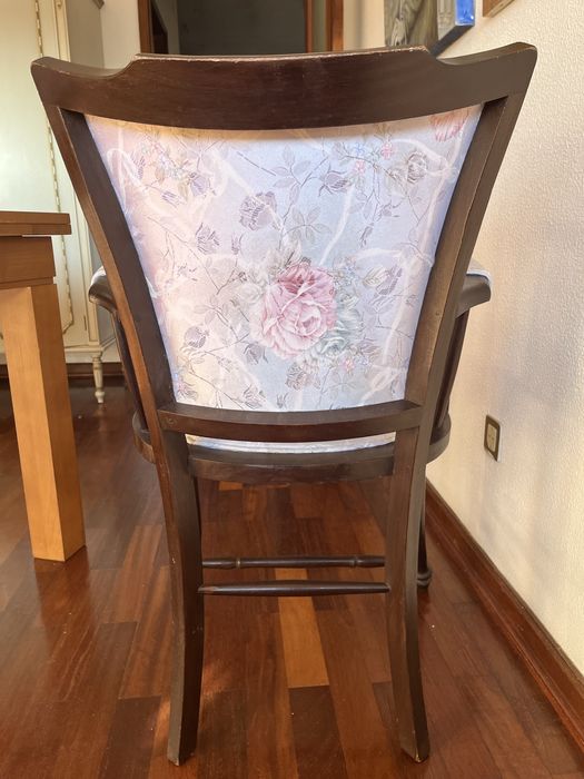 2 cadeiras muito elegantes