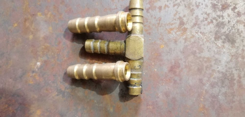 уголок на газовые шланги