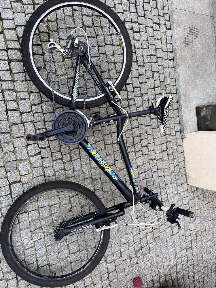 Bicicleta BERG com mudanças e supensão à frente usada