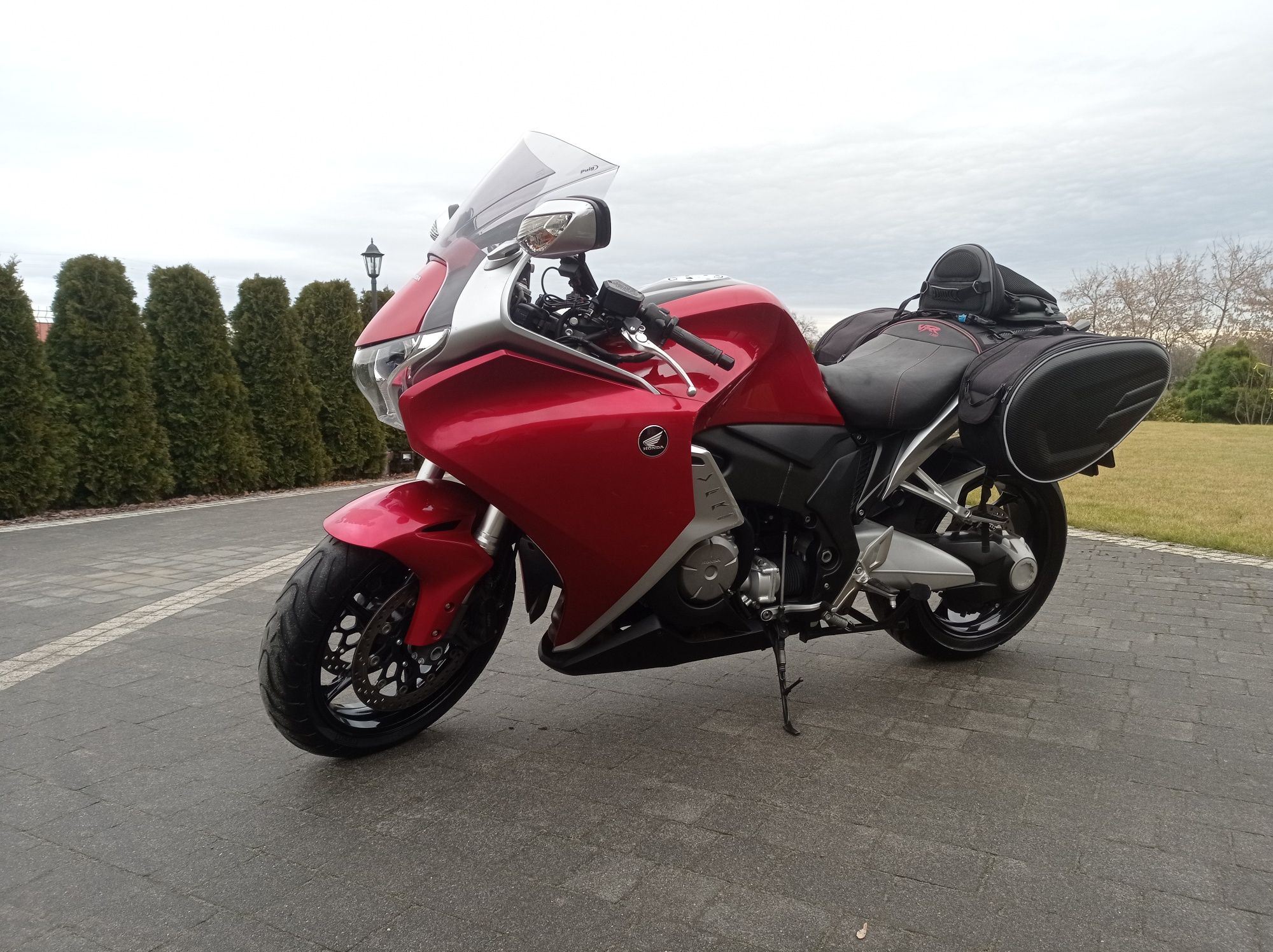 Honda VFR 1200F 17 tys km. Serwis