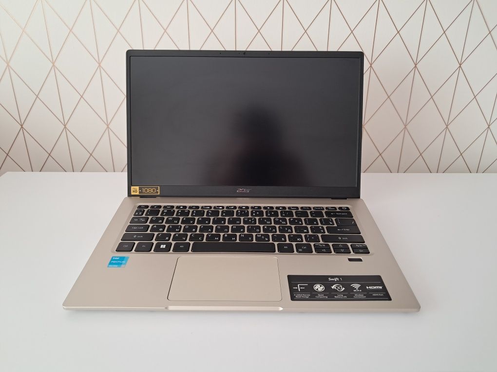 Ноутбук Acer Swift 1 Gold.