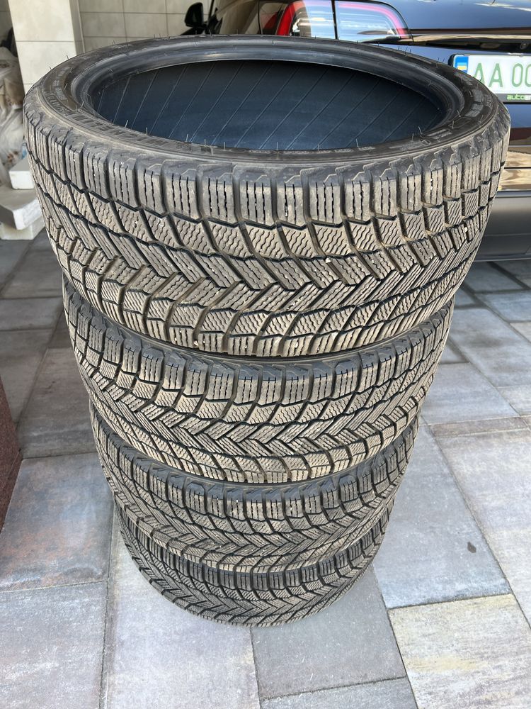 Резина шины Michelin X-Ice Snow 235/40 R19 зима новая