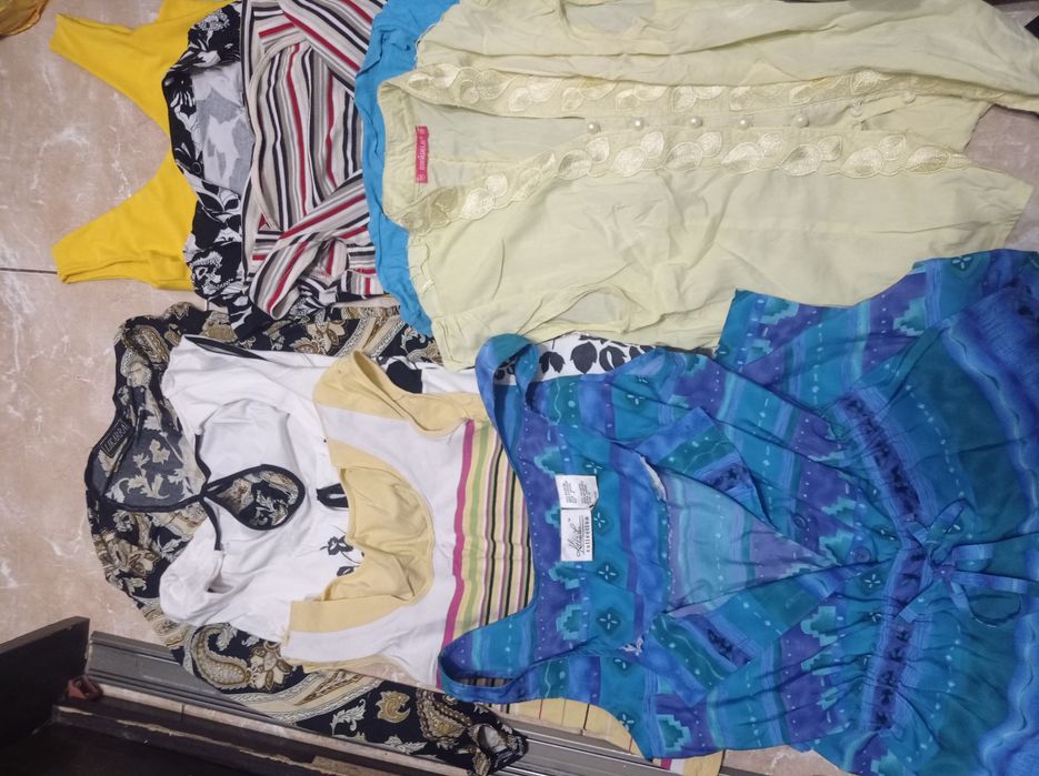 Віддам жіночий одяг