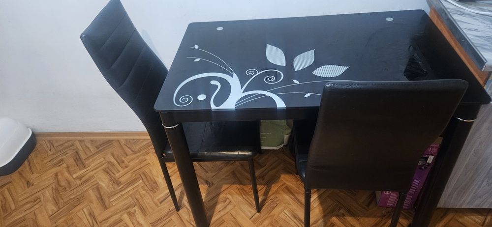 Stół szklany z 2 krzesłami